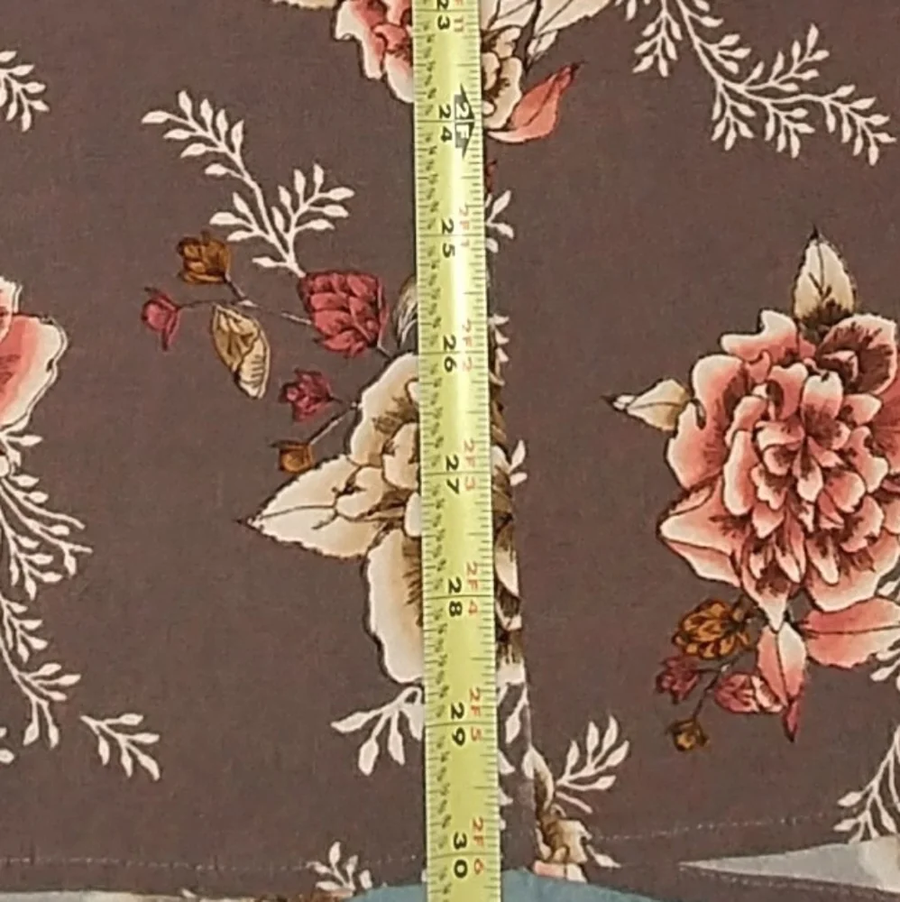 TORRID Sharkbite Floral Lace Top  Size 2 (18-20/ 2X) - Picture 8 of 12